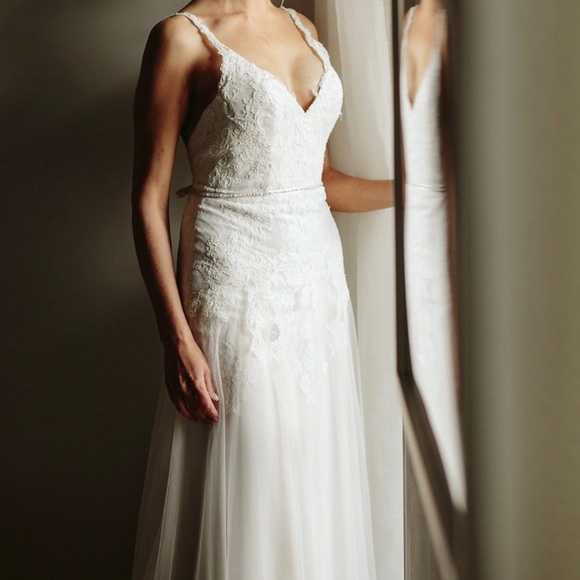 Alvina Valenta Wedding Gown (size 4) - Picture 11 of 11